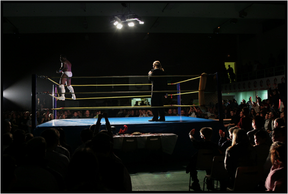 Ambiance survolt�e dans la salle de gala. Le public se sent tr�s concern�.