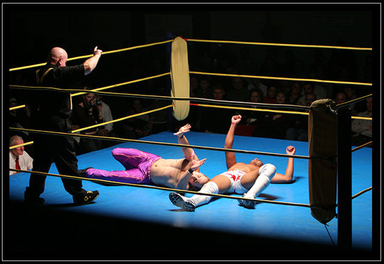 Dans le cach, l'arbitrage et plus particuli�rement l'arbitre jouent un r�le de parti pris.