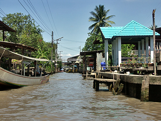 Damnoen Saduak, clbre march et village flottants dans les environs de Bangkok