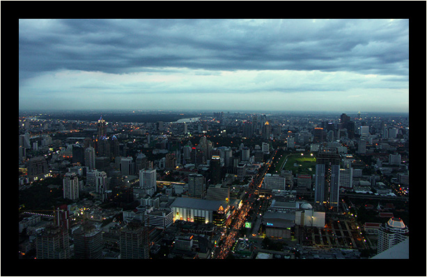 Bangkok by night. La moiti de la population du pays est regroupe sur Bangkok et sa banlieue.